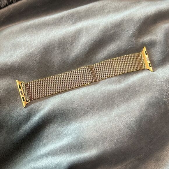 Gold Metal Magnetic Apple Watchband - Picture 5 of 5